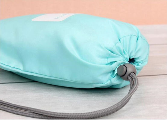 het promotie de stoffenpolyester van de eco vriendschappelijke schoonheid waterdichte drawstring doet de zak van het Douanestoflaken voor doekgift in zakken