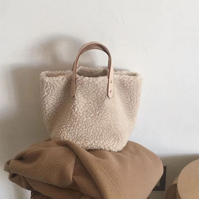 Van de de Schouderzak van de vrouwenwinter van de het Lamswol van de het dwars-Lichaamshandtas Warme Draagbare Toevallige Beige Kaki de Meisjes Preppy Stijl