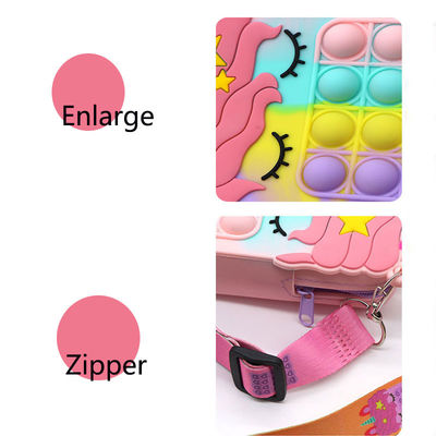 Friemel van de Portefeuilledames van Toy Rainbow Unicorn Coin Purse van Duwbellen het Kiezelzuurkruis - lichaamszak