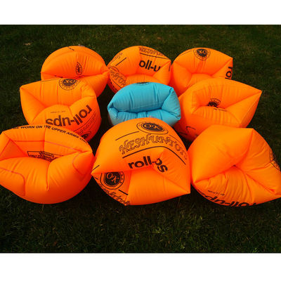 Jonge geitjes die van de de Vlotterlucht van pvc van Wapenring foldable Opblaasbare de Kokerscirkel zwemmen